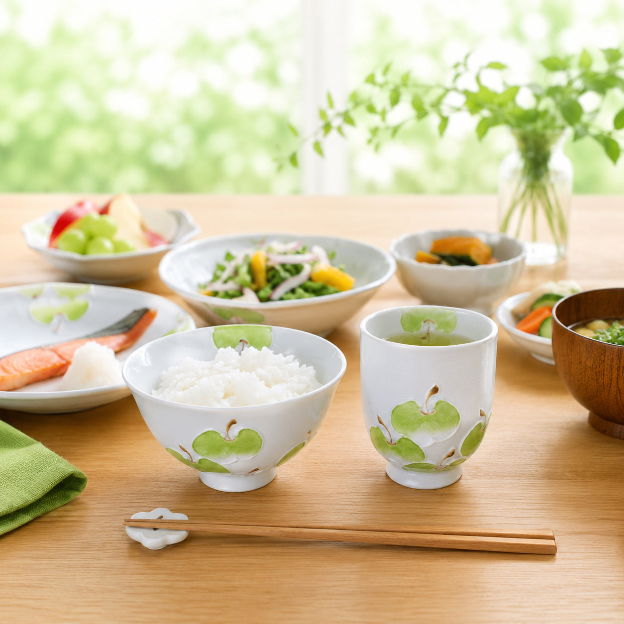 一珍りんご　ご飯茶わん・ゆのみ