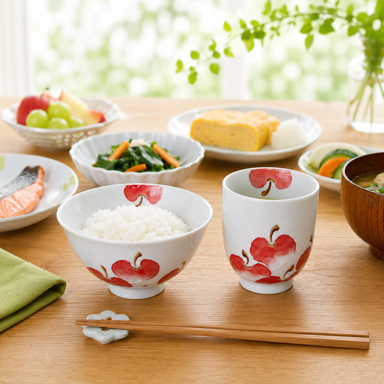 一珍りんご　ご飯茶わん・ゆのみ